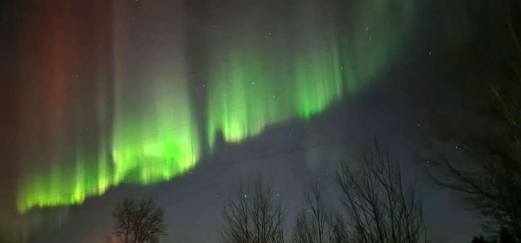 Northern lights sky stunning display